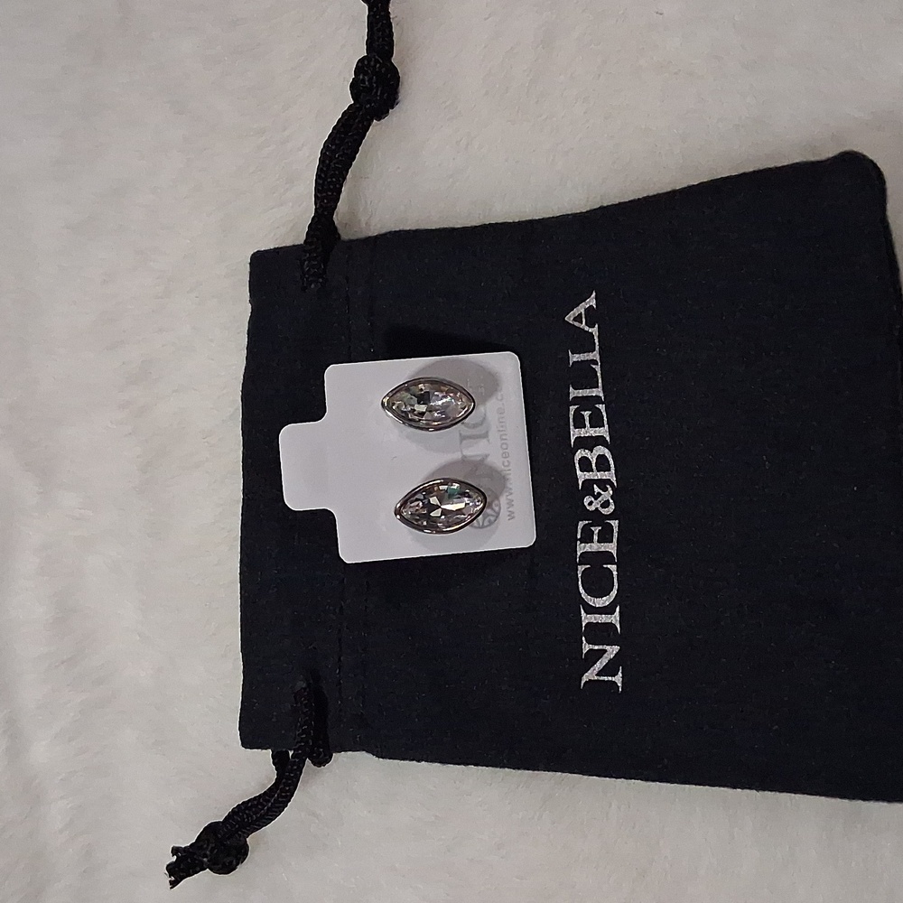 Nice & Bella Silver Marquise Earrings